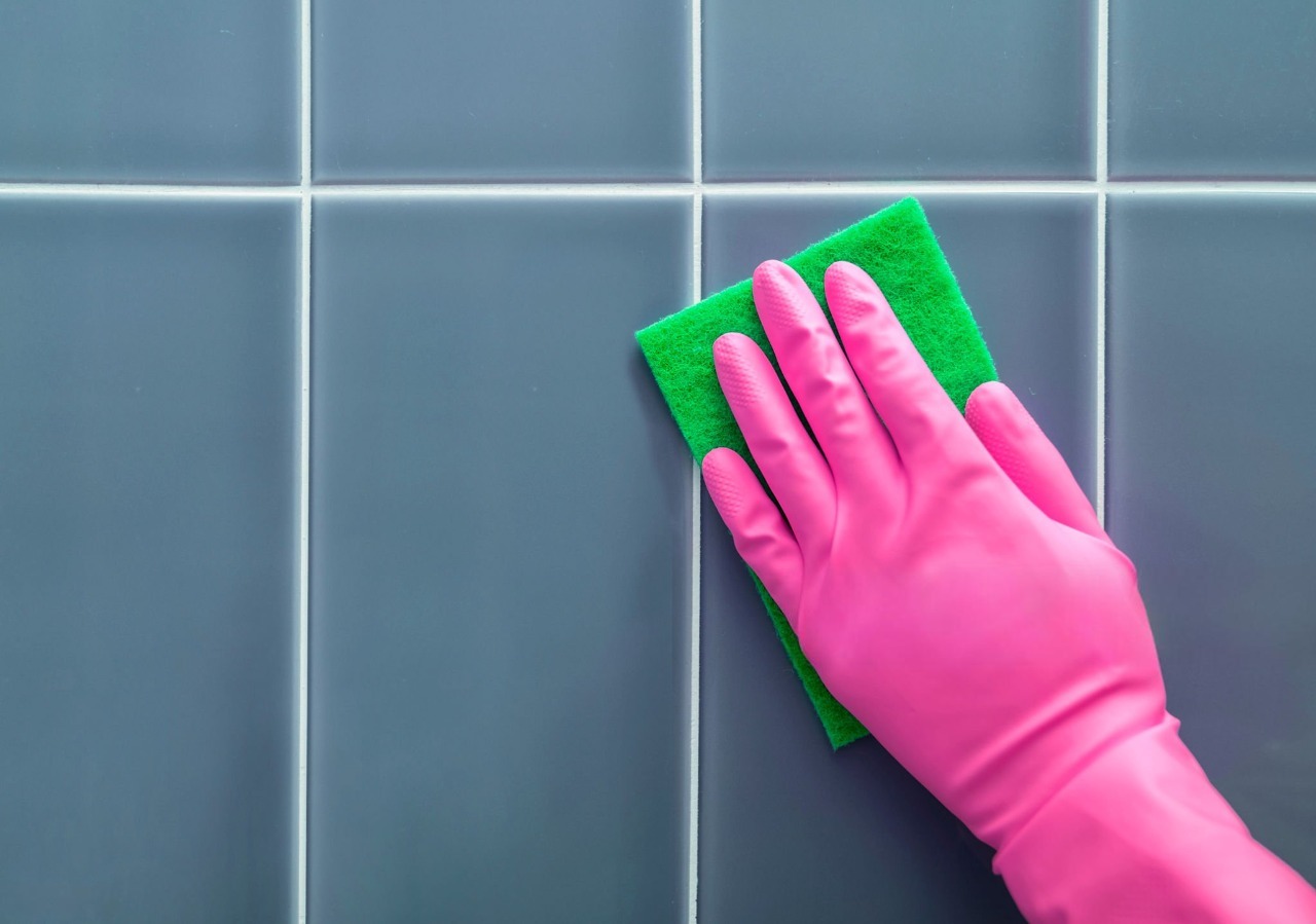 Badkamerschimmel permanent verwijderen: Oorzaken en professionele oplossingen